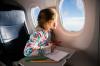 Wie man mit einem Kind in einem Flugzeug fliegt: Life Hacks für Reisen im Winter