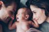 TOP-4 beste Verfahren zur Beobachtung des Neugeborenen: Mütter auf dem Zettel