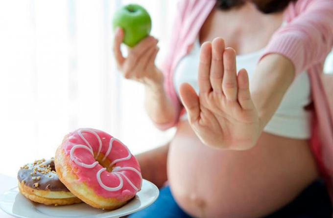 Fast Food und Alkohol - nicht alle Produkte, auf denen während der Schwangerschaft (Fotoquelle: shutterstosk.com) geben
