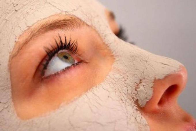 So entfernen Sie blaue Flecken unter den Augen: TOP-3 wirksame Masken