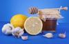 Wie man saubere Gefäße durch eine Mischung aus Honig, Zitrone und Knoblauch