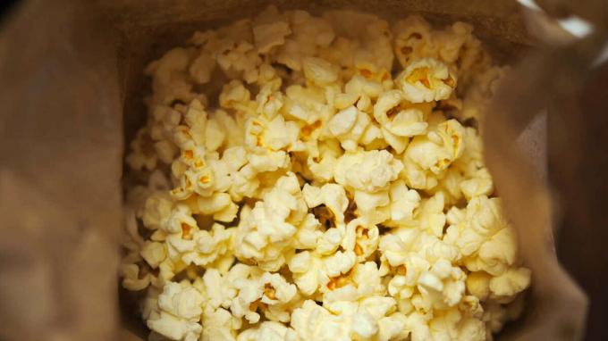 Mikrowellen-Popcorn mit Butter
