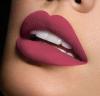 Wie die perfekten Schatten der Lippenstift auszusuchen. Tipps von den erfahrenen Visagisten