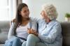 TOP 5 unaufgeforderte Ratschläge von Großmüttern, die junge Eltern verärgern