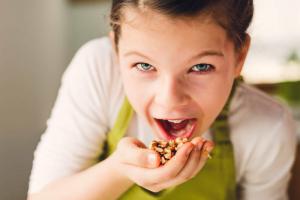 Nüsse in der Ernährung eines Kindes: wann, was, wie viel?