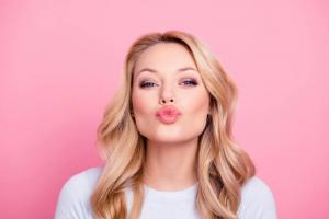 7 effektive Tipps: Wie für die Lippen in der Kälte kümmern