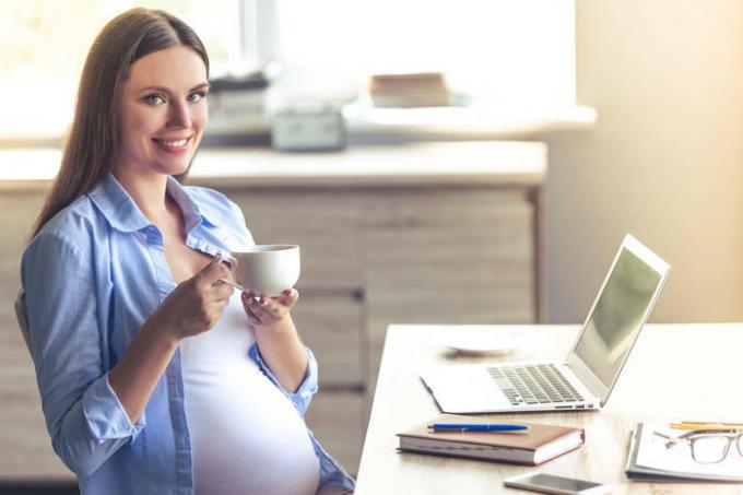 Warum haben Wissenschaftler schwangeren Frauen verboten, Tee und Kaffee zu trinken?