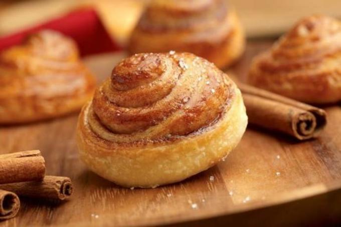 Was für einen Schüler zum Frühstück zu kochen: einfache Zimtschnecken