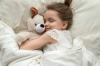 Kinderschlaf im Urlaub: Wie man das Regime nicht verlässt - Ratschläge eines Schlafarztes