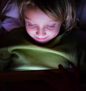 Um die Augen abzulenken: TOP-3 Life-Hacks, die helfen, das Kind vom Fernseher loszureißen
