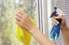 So waschen Sie Fenster in einer Wohnung auf beiden Seiten richtig: detaillierte Anweisungen