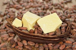 Wie wird man von Falten mit Kakaobutter befreien