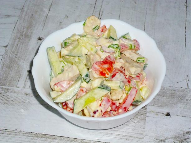 Salat mit Fleisch und Gemüse
