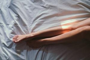 Schlaf nackt hilft, Gewicht zu verlieren schnell: die unerwarteten Ergebnisse der Wissenschaftler