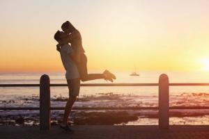 10 Zeichen, dass Ihr Mann mit der Ehe glücklich ist