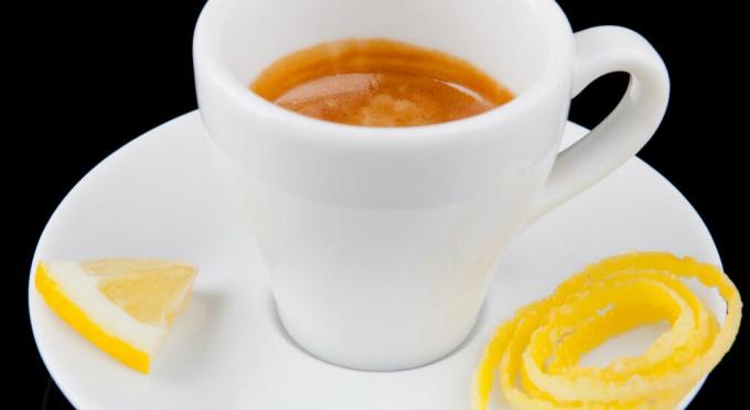 Espresso und Zitrone